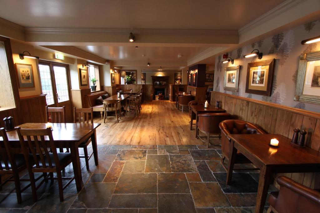 Hotel The Bear'S Paw Warmingham Exterior foto The interior of the pub