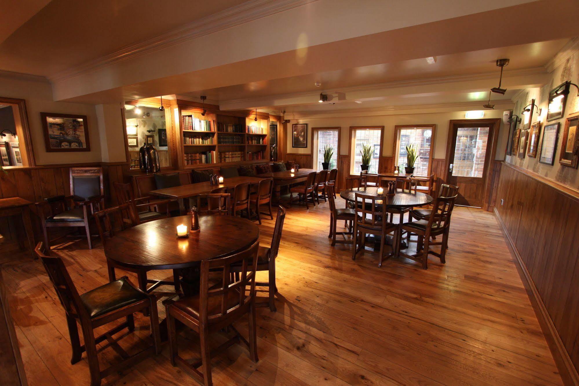 Hotel The Bear'S Paw Warmingham Exterior foto The interior of the restaurant