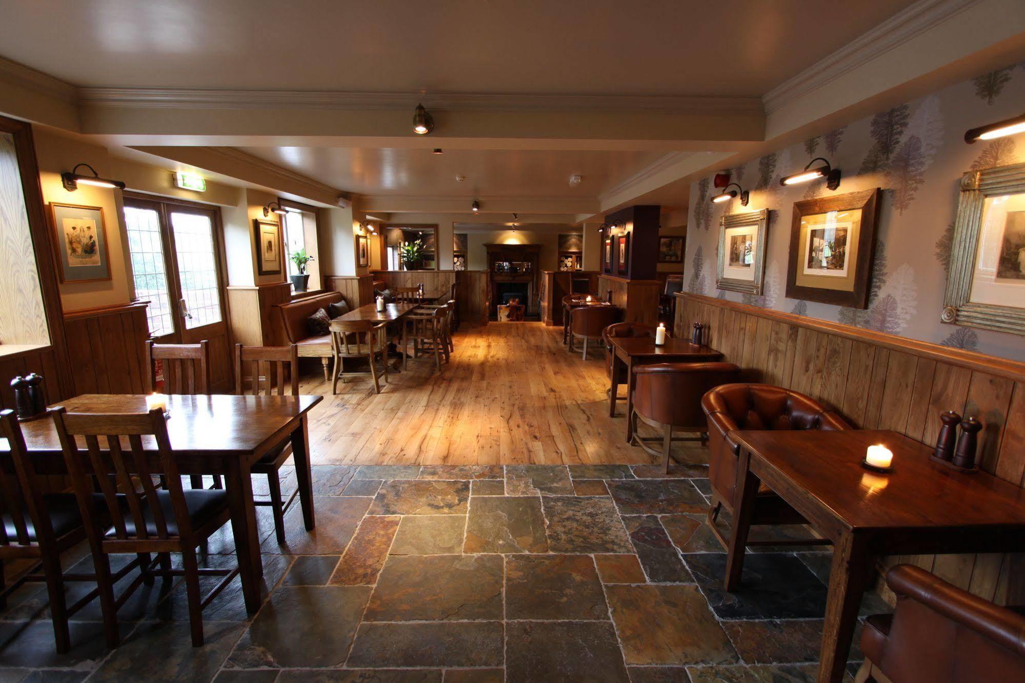Hotel The Bear'S Paw Warmingham Exterior foto The interior of the pub